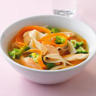 Hühner-Nudeltopf Hühner-Nudeltopf