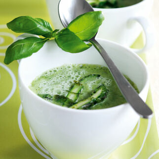 Grüne Spargel-Limetten-Suppe Grüne Spargel-Limetten-Suppe