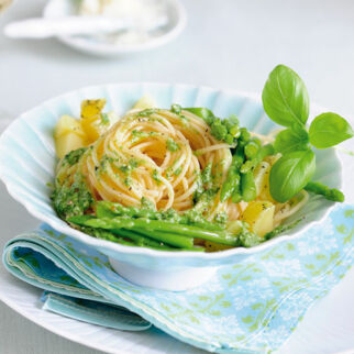 Spaghettini al pesto mit grünem Spargel Spaghettini al pesto mit grünem Spargel