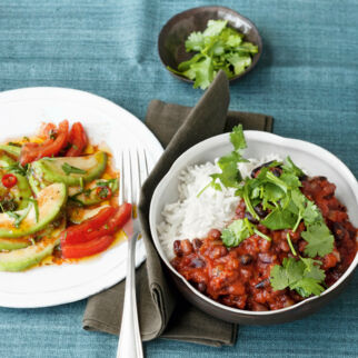 Schwarze Bohnen in mexikanischer Mole-Sauce Schwarze Bohnen in mexikanischer Mole-Sauce