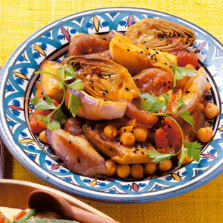 Auberginen-Schmortopf mit Aprikosen Auberginen-Schmortopf mit Aprikosen