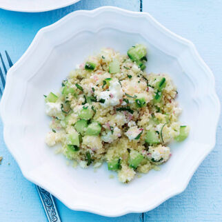 Couscous-Salat mit Gurke und Minze Couscous-Salat mit Gurke und Minze