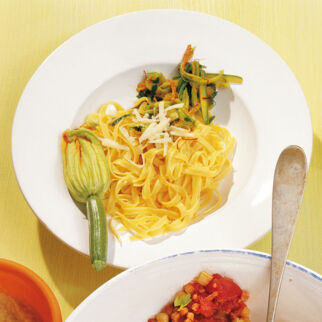 Fettuccine mit Zucchiniblüten Fettuccine mit Zucchiniblüten