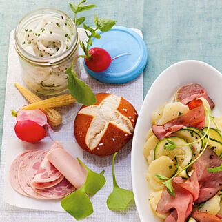 Biergartenteller mit Rettichsalat Biergartenteller mit Rettichsalat