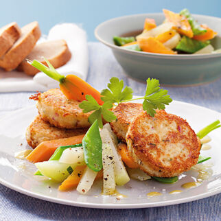 Quark-Pflanzerl mit Gemüsesalat Quark-Pflanzerl mit Gemüsesalat