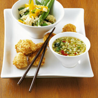 Reisbällchen mit Gurken-Dip Reisbällchen mit Gurken-Dip