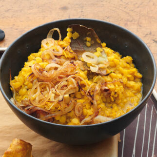 Gelbes Linsen-Dal mit Röstzwiebeln Gelbes Linsen-Dal mit Röstzwiebeln