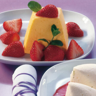 Mango-Parfait mit Erdbeeren Mango-Parfait mit Erdbeeren