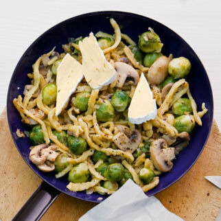 Spätzlepfanne mit Rosenkohl Spätzlepfanne mit Rosenkohl