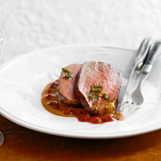 Hirschsteaks mit Preiselbeeren Hirschsteaks mit Preiselbeeren