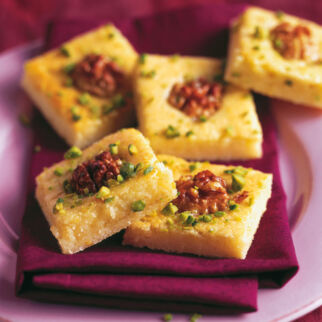 Zitronen-Griess-Schnitten mit Walnüssen Zitronen-Griess-Schnitten mit Walnüssen