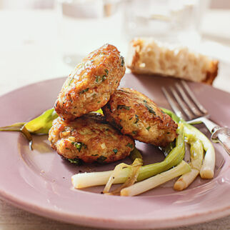 Kalbspflanzerl mit Zwiebeln Kalbspflanzerl mit Zwiebeln