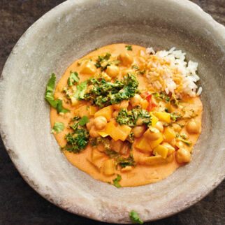 Kichererbsen-Curry mit Lauch, Steckrübe und Kohl Kichererbsen-Curry mit Lauch, Steckrübe und Kohl