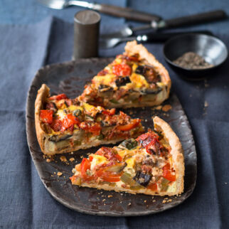 GEMÜSEQUICHE MIT SARDELLEN GEMÜSEQUICHE MIT SARDELLEN