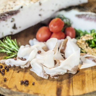 CROSTINI AL LARDO E
PESTO DI RUCOLA CROSTINI AL LARDO E
PESTO DI RUCOLA