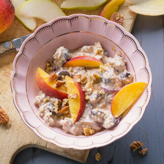 Hirsebrei mit Pfirsich Hirsebrei mit Pfirsich