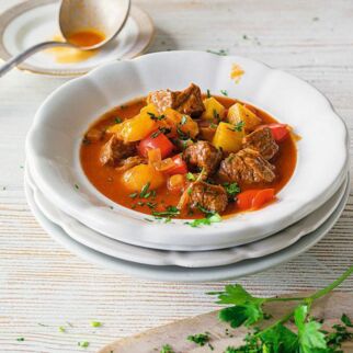 Gulaschsuppe mit Paprika Gulaschsuppe mit Paprika