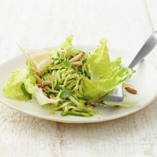 Roher Zucchinisalat Roher Zucchinisalat