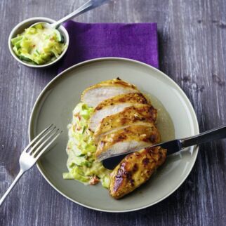 Mariniertes Hähnchenbrustfilet mit Mandelsauce Mariniertes Hähnchenbrustfilet mit Mandelsauce