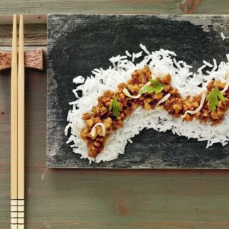 Gebratener Tofu mit Reis Gebratener Tofu mit Reis