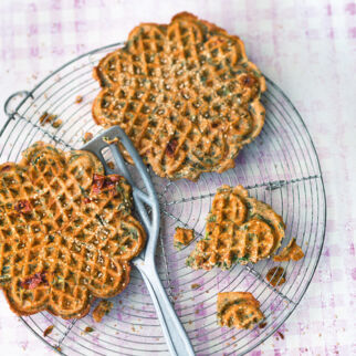 Spinatwaffeln mit Tomaten Spinatwaffeln mit Tomaten