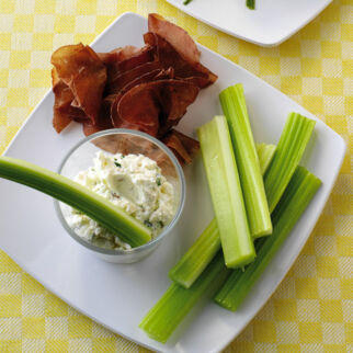 Staudensellerie mit Frischkäse Staudensellerie mit Frischkäse