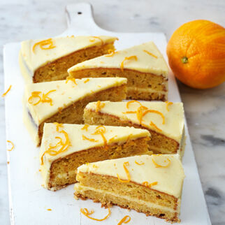 Carrot Cake mit Frischkäse-Orangen-Creme Carrot Cake mit Frischkäse-Orangen-Creme
