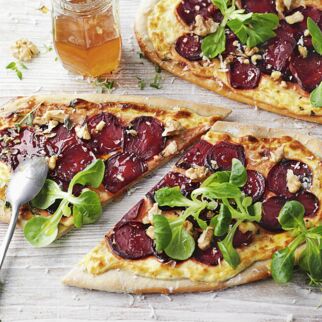 Flammkuchen mit Roter Bete Flammkuchen mit Roter Bete