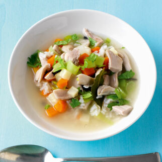 Hühnersuppe mit Gemüse und Reis Hühnersuppe mit Gemüse und Reis