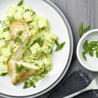 Gefüllte Hähnchenfiletsmit Selleriegemüse Gefüllte Hähnchenfiletsmit Selleriegemüse