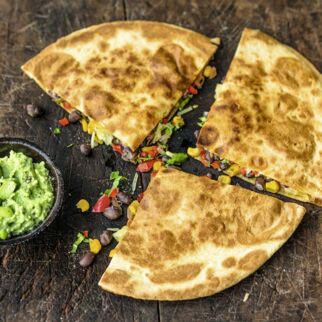 Bohnen-Quesadilla mit Guacamole Bohnen-Quesadilla mit Guacamole