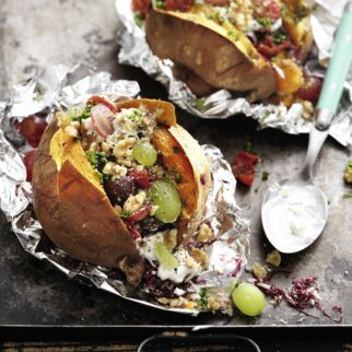 Süßkartoffel-Kumpir mit Käsedip Süßkartoffel-Kumpir mit Käsedip