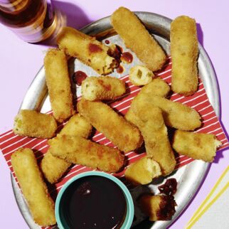 Chili-Cheese-Kroketten mit Barbecue-Dip Chili-Cheese-Kroketten mit Barbecue-Dip