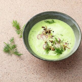 Kalte Avocado-Buttermilch-Suppe Kalte Avocado-Buttermilch-Suppe