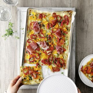 Flammkuchen mit Kürbis und Schinken Flammkuchen mit Kürbis und Schinken