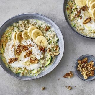 Zucchini-Porridge mit Banane Zucchini-Porridge mit Banane