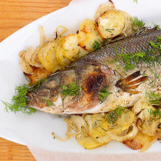 Wolfsbarsch auf Kartoffeln und Fenchel Wolfsbarsch auf Kartoffeln und Fenchel