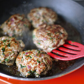 Fleischpflanzerl (Frikadellen) mit Bayerischem Kartoffelsalat Fleischpflanzerl (Frikadellen) mit Bayerischem Kartoffelsalat