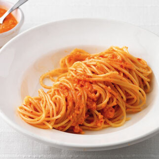 Nudeln mit Mandel-Chili-Pesto Nudeln mit Mandel-Chili-Pesto