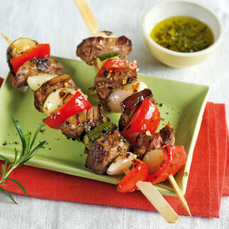 Bunte Grillspieße mit Rindfleisch Bunte Grillspieße mit Rindfleisch