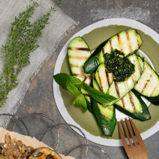 Gegrillte Zucchini mit Minzpesto Gegrillte Zucchini mit Minzpesto