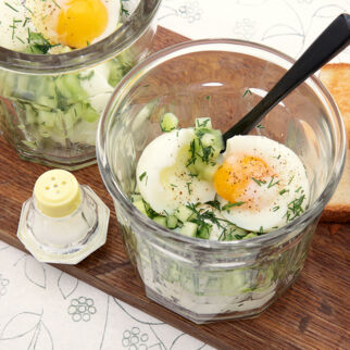 Eier im Glas mit Gurken Eier im Glas mit Gurken