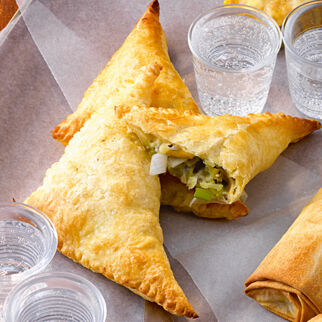 Blätterteigtaschen mit Limburger-Lauch-Füllung Blätterteigtaschen mit Limburger-Lauch-Füllung