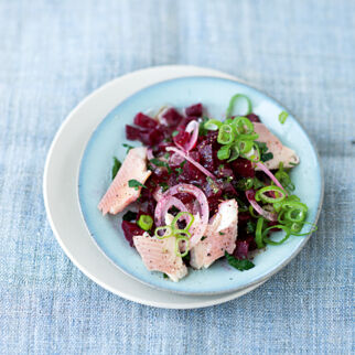 Rote Bete-Salat mit Räucherfisch Rote Bete-Salat mit Räucherfisch