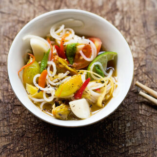 Scharfer Salat mit feinen Nudeln (Thamm Sua) Scharfer Salat mit feinen Nudeln (Thamm Sua)