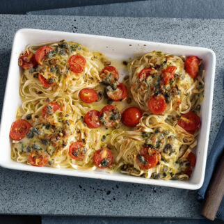 Nudelnester mit Tomaten und Mozzarella Nudelnester mit Tomaten und Mozzarella