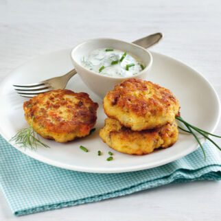 Fischbuletten mit Kräuter-Dip Fischbuletten mit Kräuter-Dip