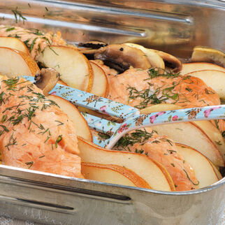 Lachs vom Blech mit Birnen Lachs vom Blech mit Birnen