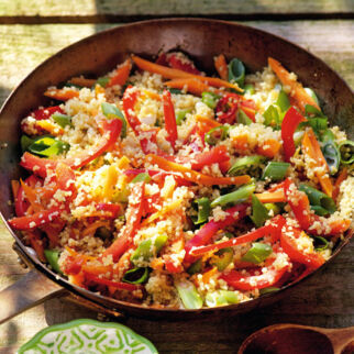 Couscouspfanne mit Joghurt-Dip Couscouspfanne mit Joghurt-Dip