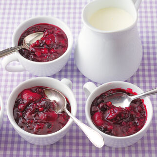 Rote Grütze mit Sahne Rote Grütze mit Sahne